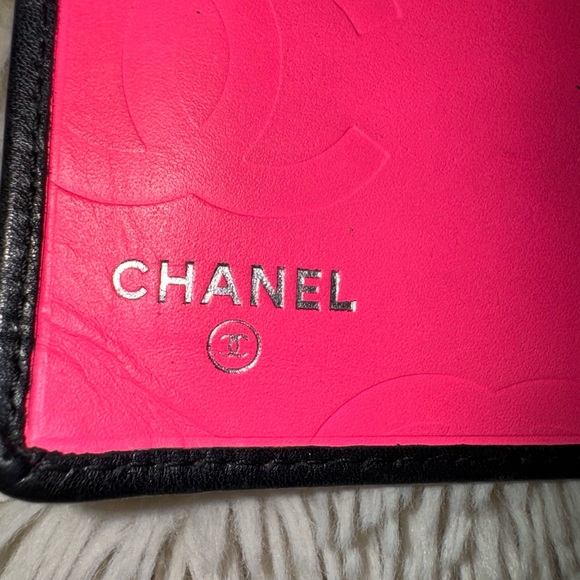 🔥 Authentic Chanel calfskin quilted cambon yen wallet - Picture 3 of 6